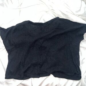 Black knit cropped tee